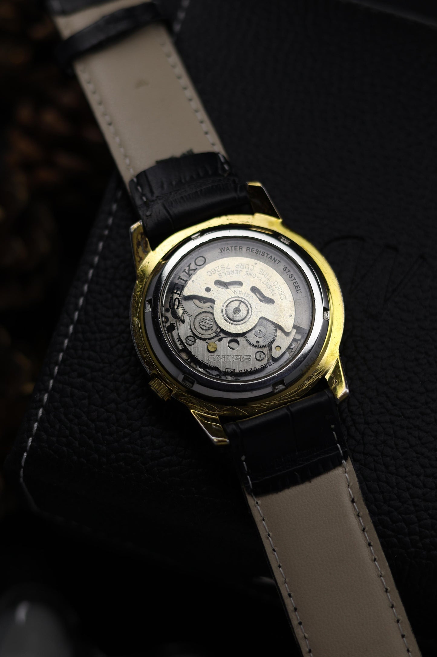 (Super Rare) Seiko 5 Yellow Field Dial with Glass Back - Automatic Vintage Watch (Pre Owned) - SE640