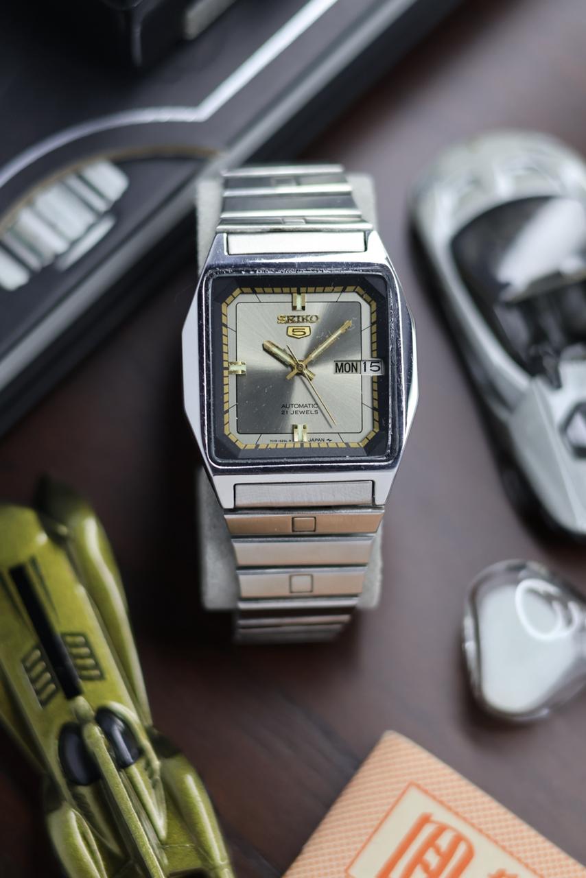 (Super Rare) 1984 Seiko 5 Silver TV Dial - Automatic Vintage Watch (Pre Owned) - SE538