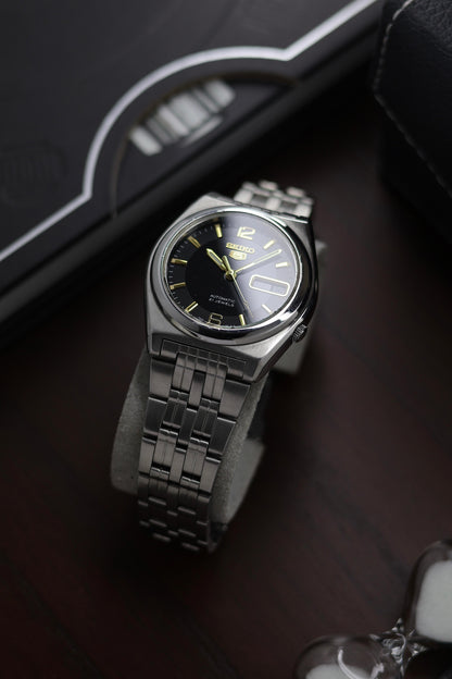 Seiko 5 Black Opaline Dial with Glass Back - Automatic Vintage Watch (Pre Owned) - A355