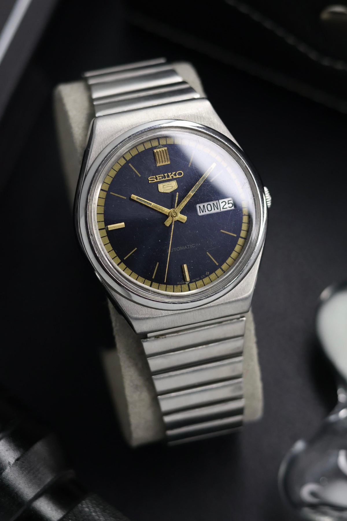 (Super Rare) 1985 Seiko 5 Blue Sunray Dial - Automatic Vintage Watch (Pre Owned) - SE611