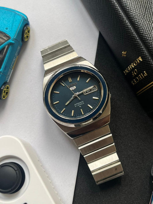 (Super Rare) 1979 Vintage Seiko 5 Blue Oval Dial (Pre Owned)