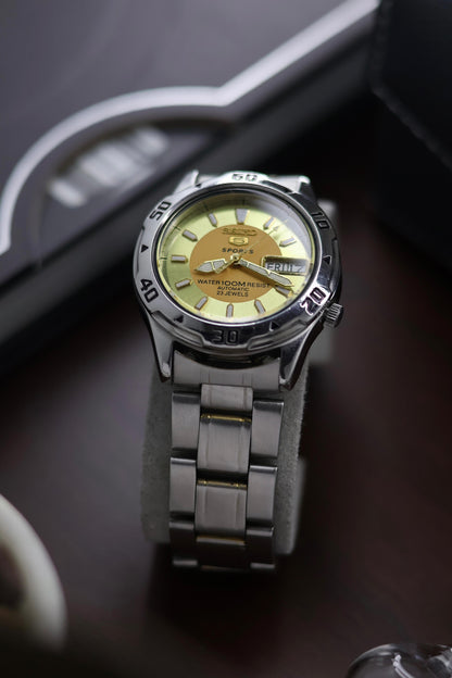(Super Rare) Seiko 5 Sports Diver 100M Yellow Motif Dial with Glass Back and Rotating Bezel - Automatic Vintage Watch (Pre Owned) - A311
