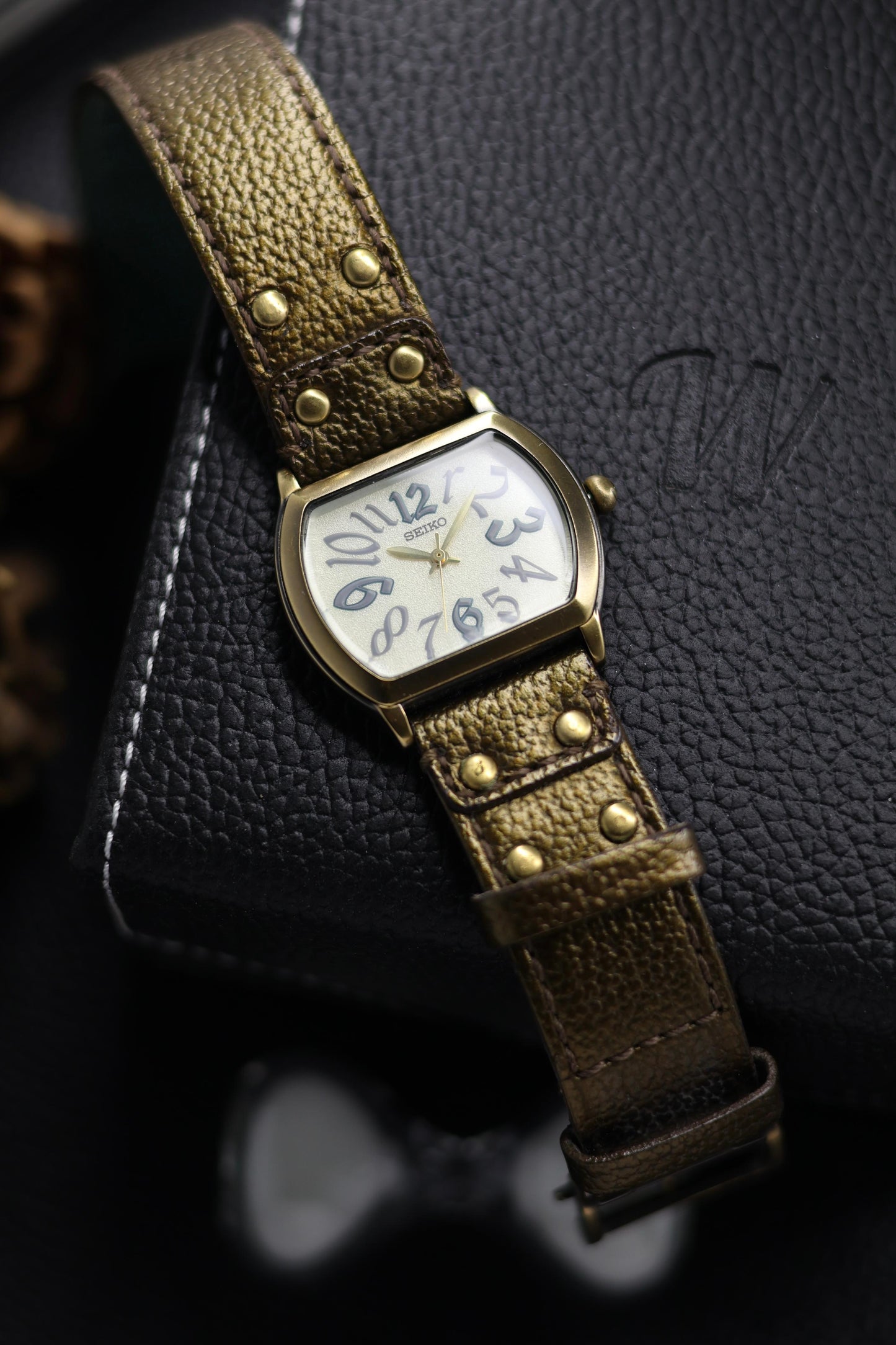 (JDM - Extremely Rare) 1996 Seiko Snowflake Dial with Wide Tonneau Shaped Case - Quartz Vintage Watch (Pre Owned) - SE542