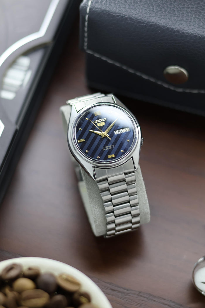 (Super Rare) 1982 Seiko 5 Blue Motif Dial - Automatic Vintage Watch (Pre Owned) - A462