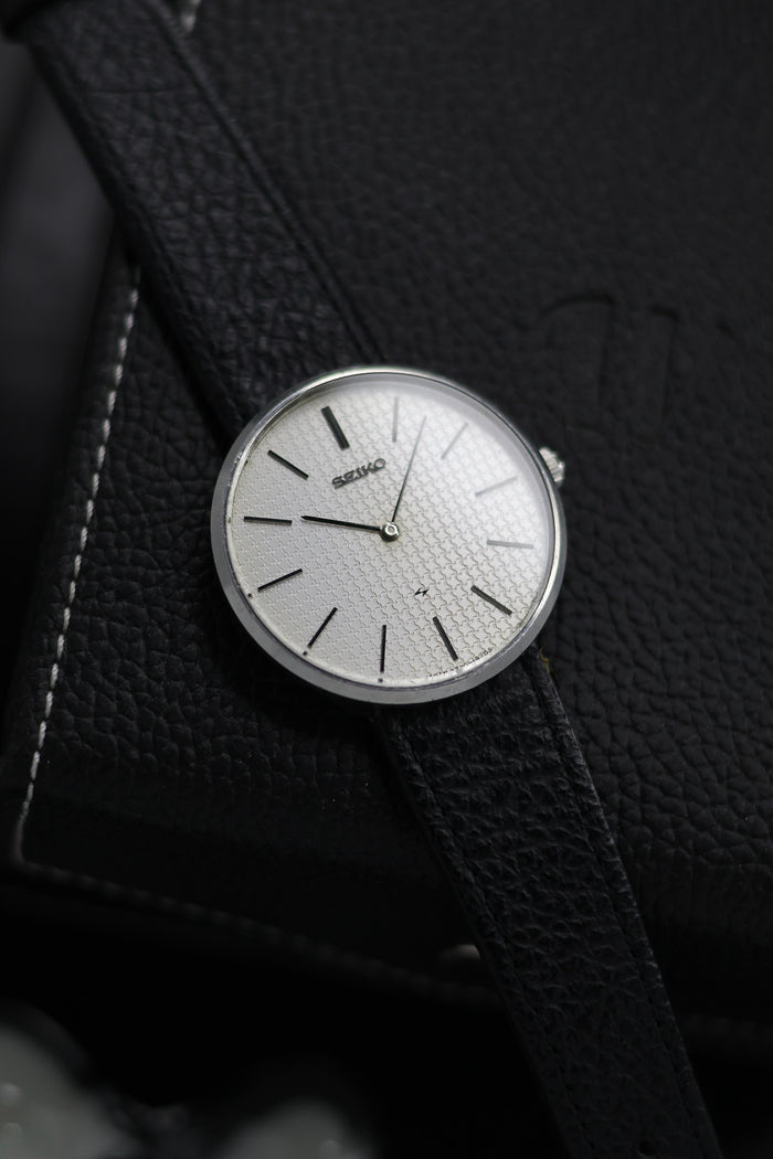 (JDM - ULTRA Rare) 1975 Seiko CHARIOT 24 Jewels Hand Wound Mechanical White Guilloche Dial - Mechanical Vintage Watch (Pre Owned) - SE605