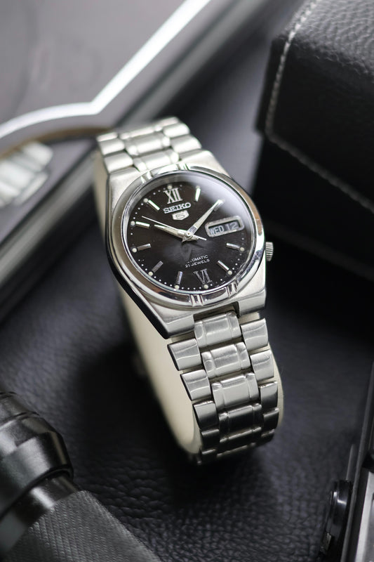 (Super Rare) Seiko 5 Black Dial with Glass Back - Automatic Vintage Watch (Pre Owned) - SE605
