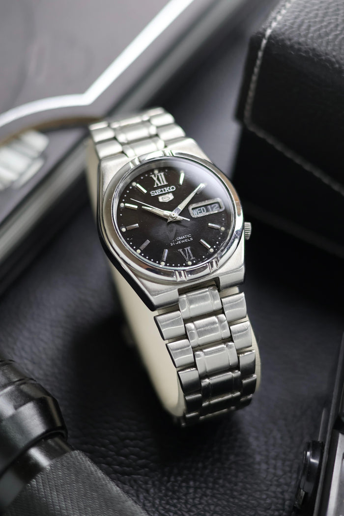 (Super Rare) Seiko 5 Black Dial with Glass Back - Automatic Vintage Watch (Pre Owned) - SE605