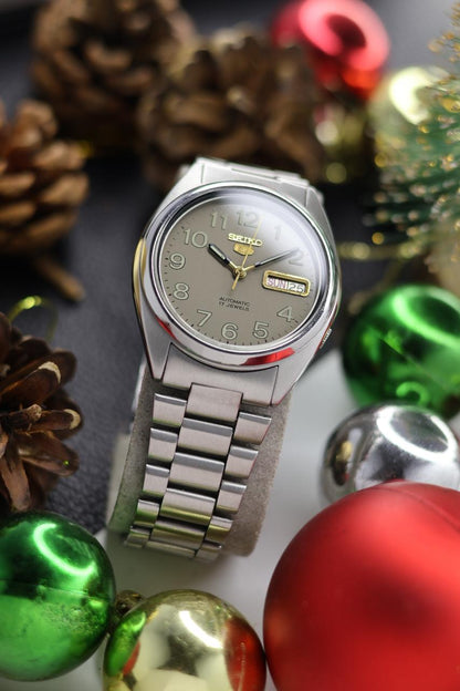 (Super Rare) 1984 Seiko 5 Grey Field Dial - Automatic Vintage Watch (Pre Owned) - SE540