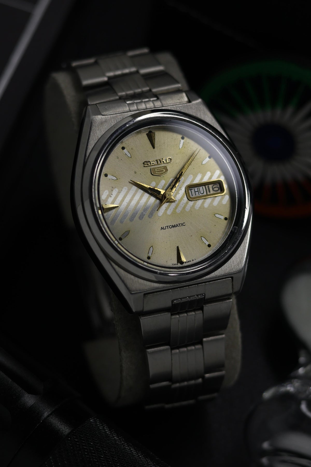 (Super Rare) 1981 Seiko 5 Champagne Motif Dial - Automatic Vintage Watch (Pre Owned) - SE720