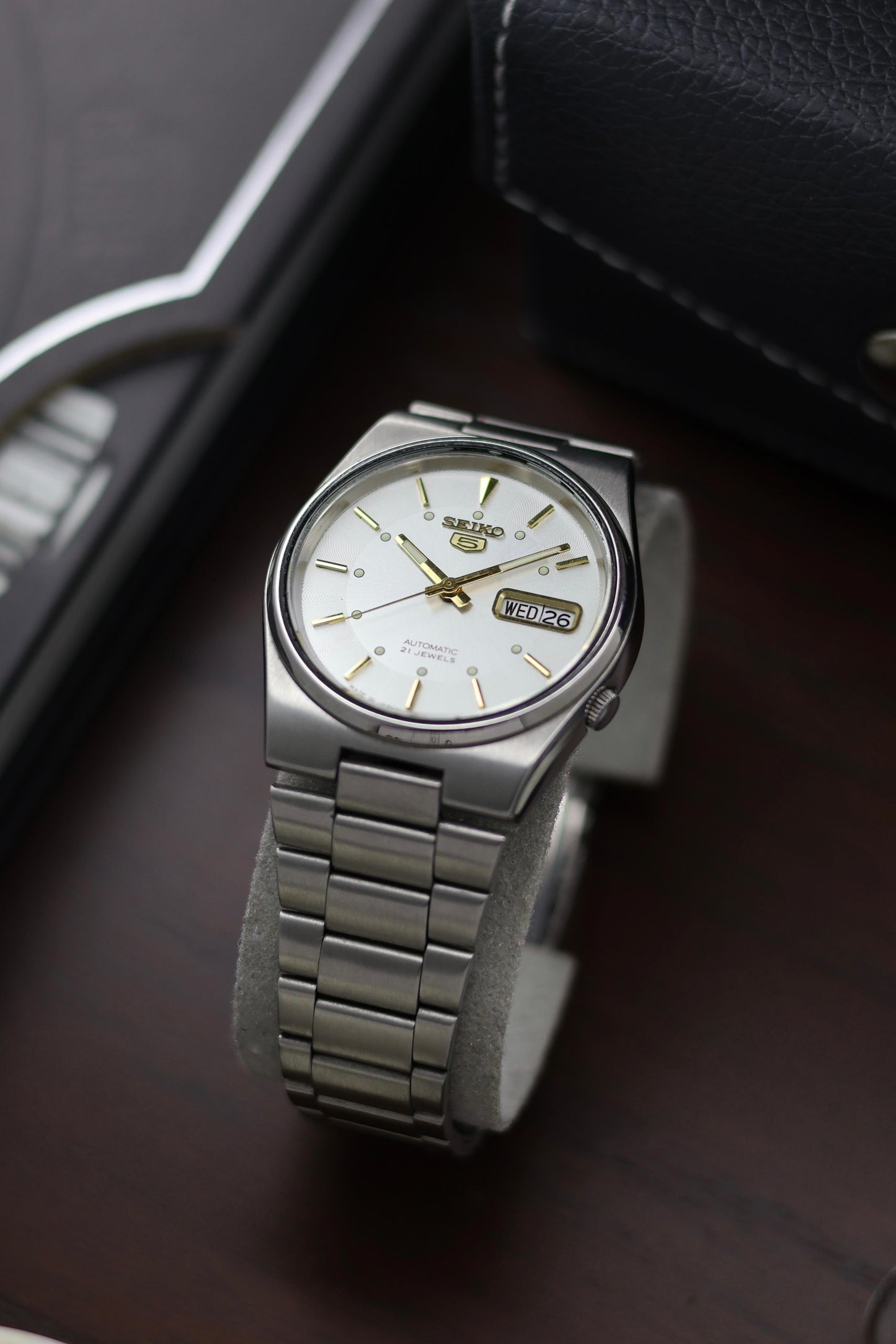 Seiko 5 White Motif Dial with Glass Back - Automatic Vintage Watch (Pre Owned) - A360