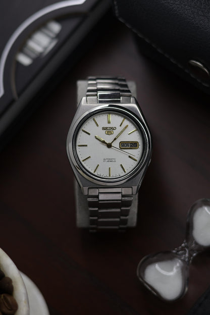 1985 Seiko 5 White Guilloche Dial - Automatic Vintage Watch (Pre Owned) - A399