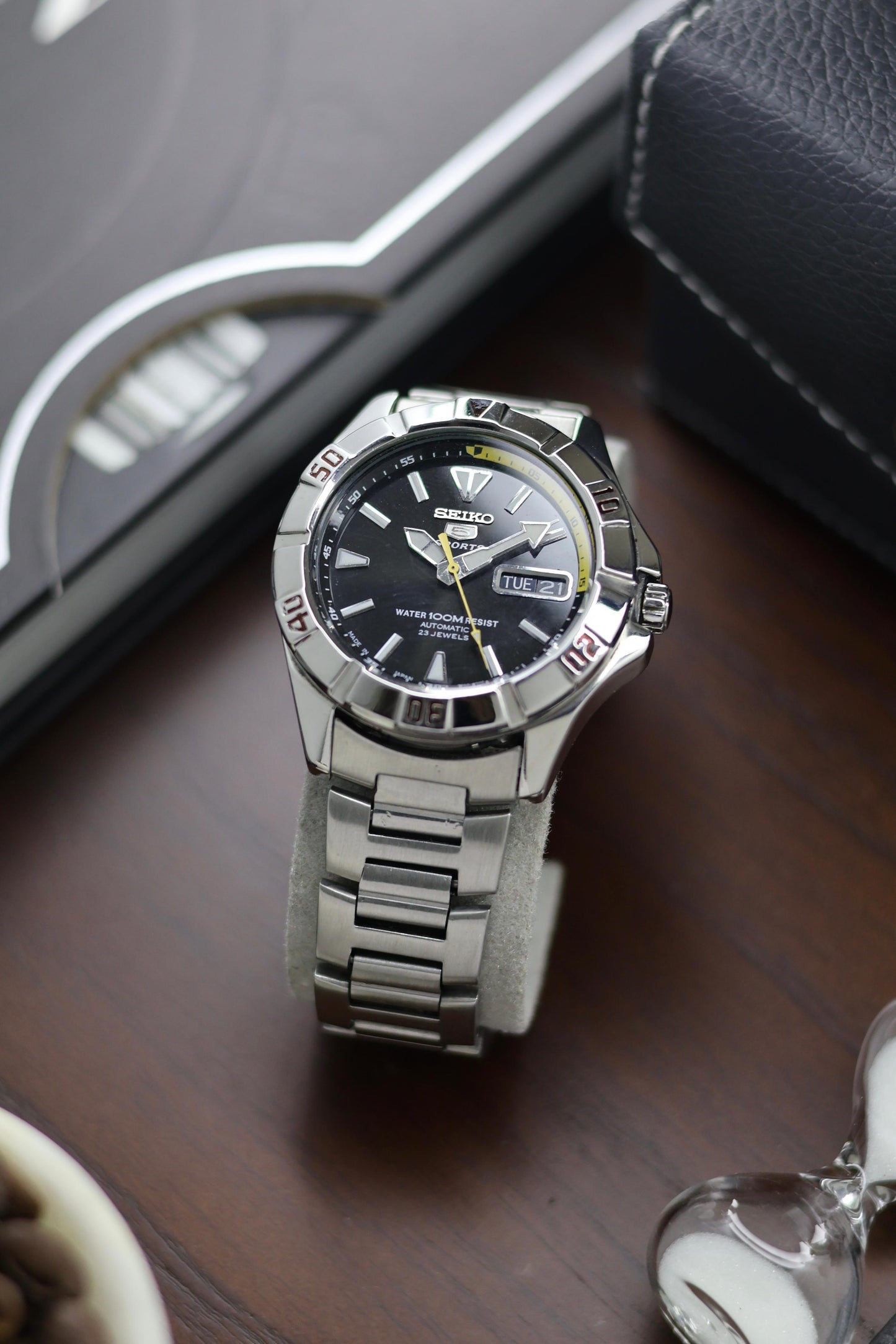 (Super Rare) Seiko 5 Sports Diver 100M Black Sunray Dial with Glass Back - Automatic Vintage Watch (Pre Owned) - A404
