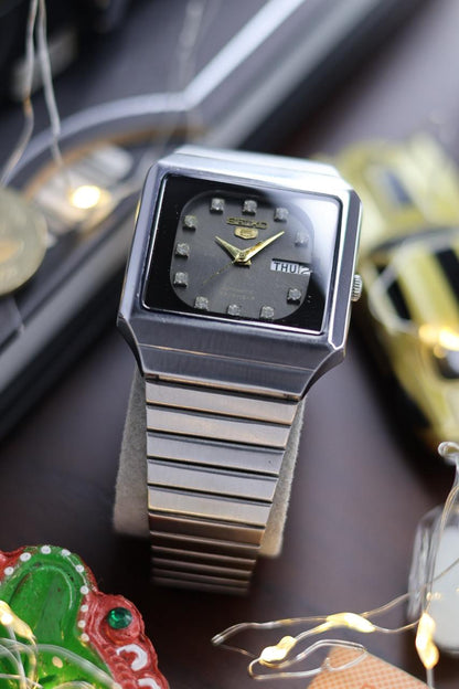 (Super Rare) 1983 Seiko 5 23 Jewels TV Dial - Automatic Vintage Watch (Pre Owned) - SE528