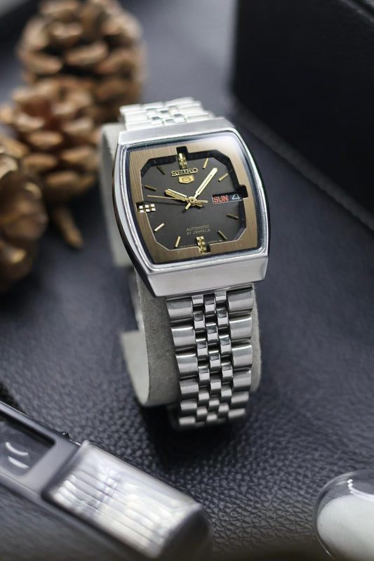 (Super Rare) 1974 Seiko 5 Black Motif TV Dial - Automatic Vintage Watch (Pre Owned) - SE572