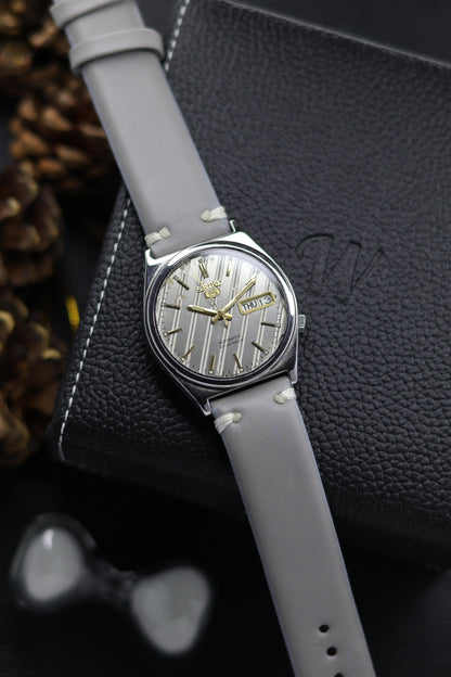 1997 Seiko 5 Silver Motif Dial - Automatic Vintage Watch (Pre Owned) - SE639