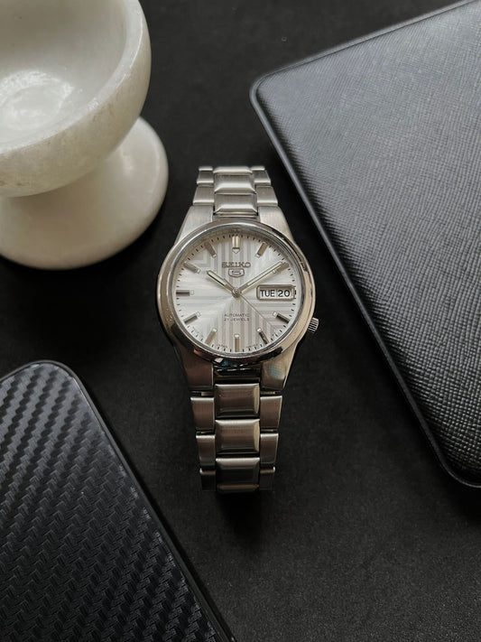 Seiko 5 Silver Patterned Dial (Pre-owned)