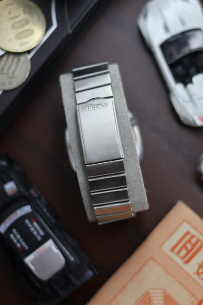 (Super Rare) 1982 Seiko 5 White TV Dial - Automatic Vintage Watch (Pre Owned) - SE528