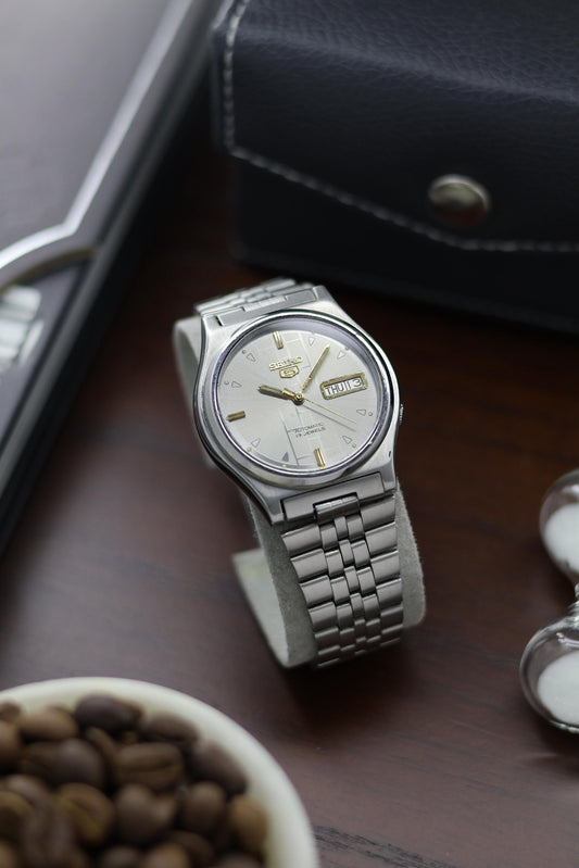 1983 Seiko 5 Silver Motif Dial - Automatic Vintage Watch (Pre Owned) - A332