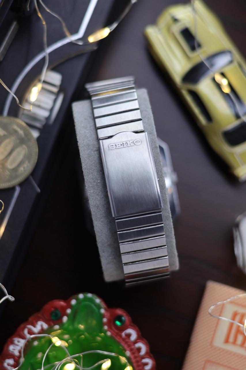 (Super Rare) 1983 Seiko 5 23 Jewels TV Dial - Automatic Vintage Watch (Pre Owned) - SE528