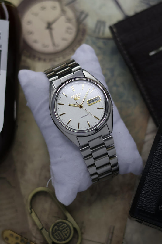 Seiko 5 White Textured Dial with Glass Back (Pre Owned)