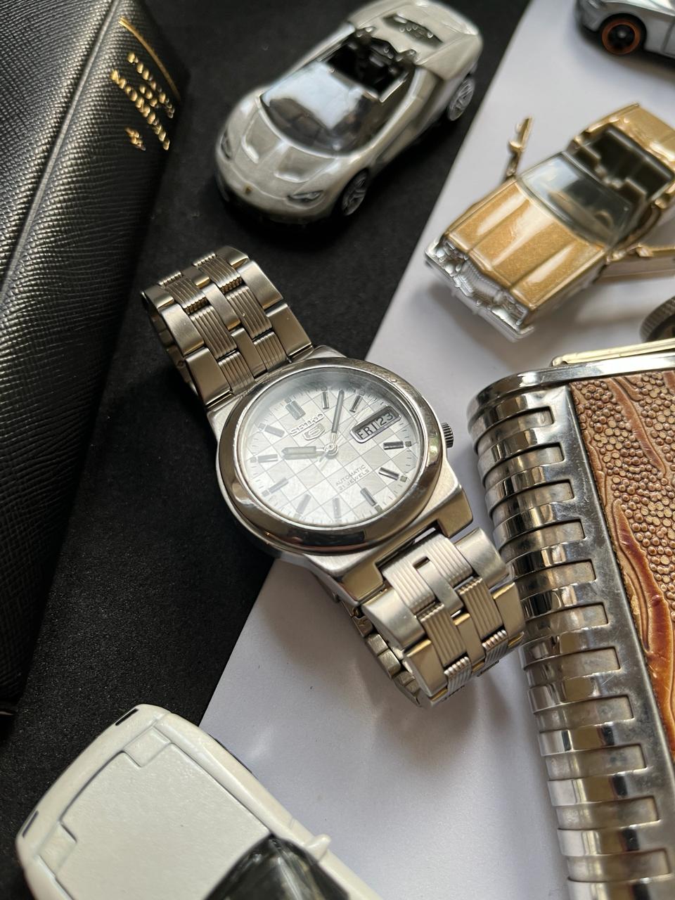 Seiko 5 Chequered White Dial (Pre Owned)