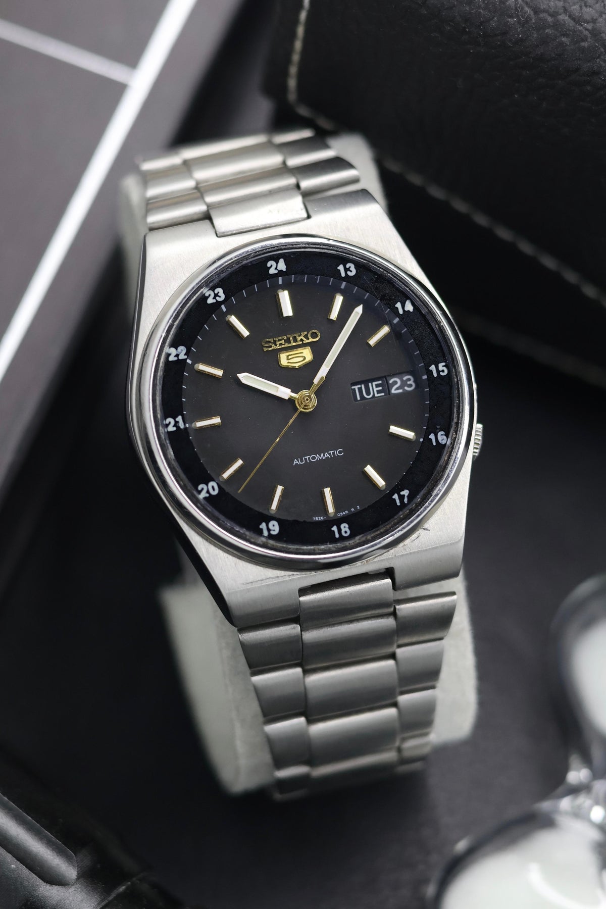 (Super Rare) Seiko 5 Railway Time Black Dial with Glass Back - Automatic Vintage Watch (Pre Owned) - SE850