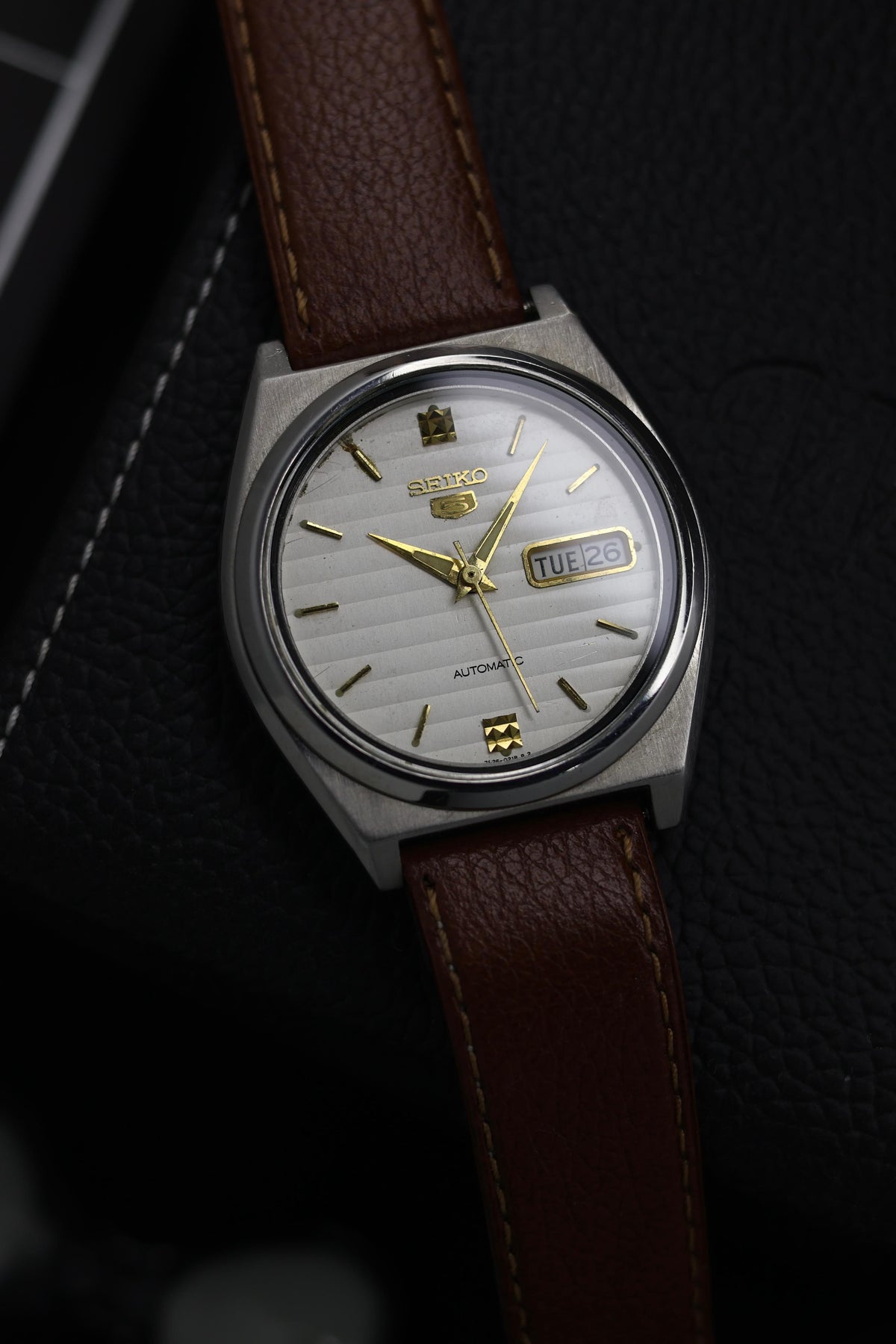 (Super Rare) 1997 Seiko 5 White Lined Dial - Automatic Vintage Watch (Pre Owned) - SE828