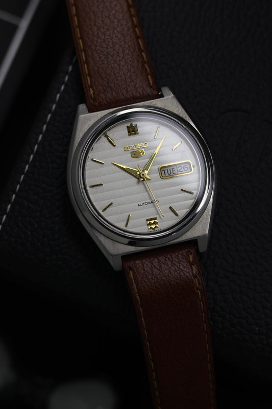 (Super Rare) 1997 Seiko 5 White Lined Dial - Automatic Vintage Watch (Pre Owned) - SE828