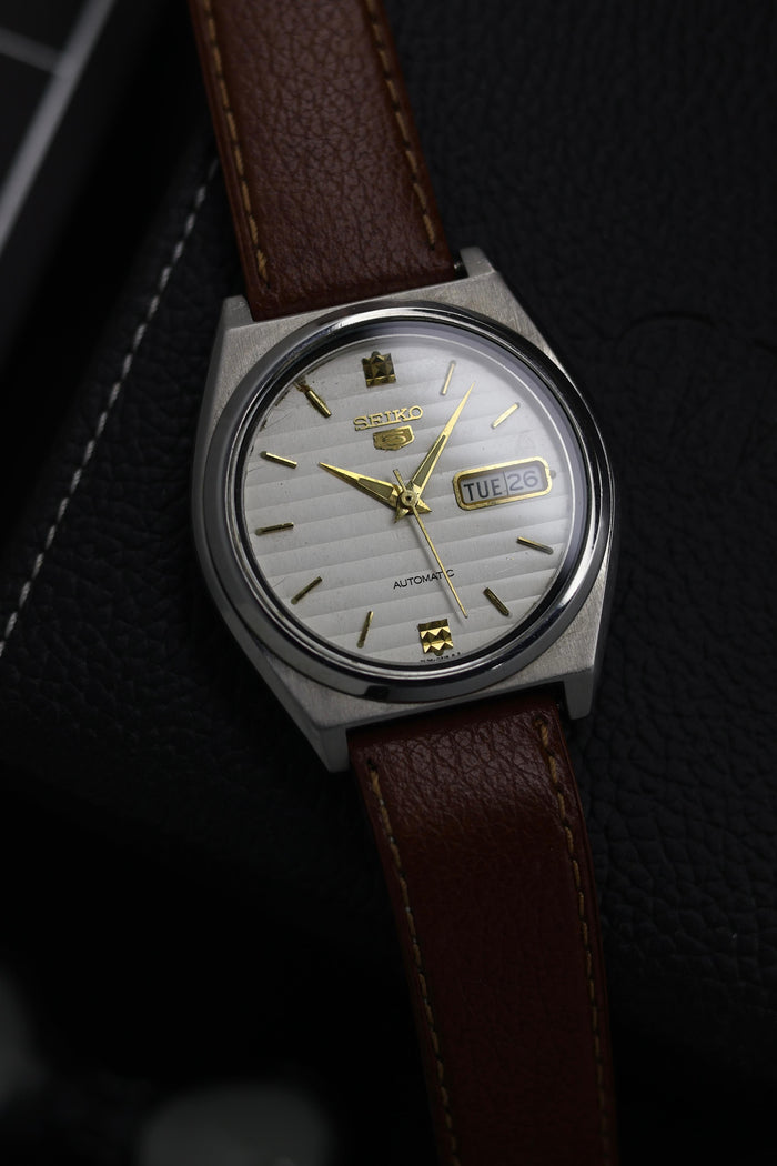 (Super Rare) 1997 Seiko 5 White Lined Dial - Automatic Vintage Watch (Pre Owned) - SE828