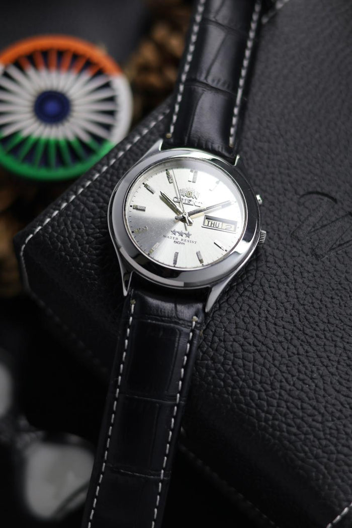 (Super Rare) Orient Tri-Star Crystal Silver Sunray Dial - Automatic Vintage Watch (Pre Owned) - SE654