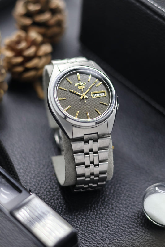 (Super Rare) 1983 Seiko 5 Dark Brown Guilloche Dial - Automatic Vintage Watch (Pre Owned) - SE500