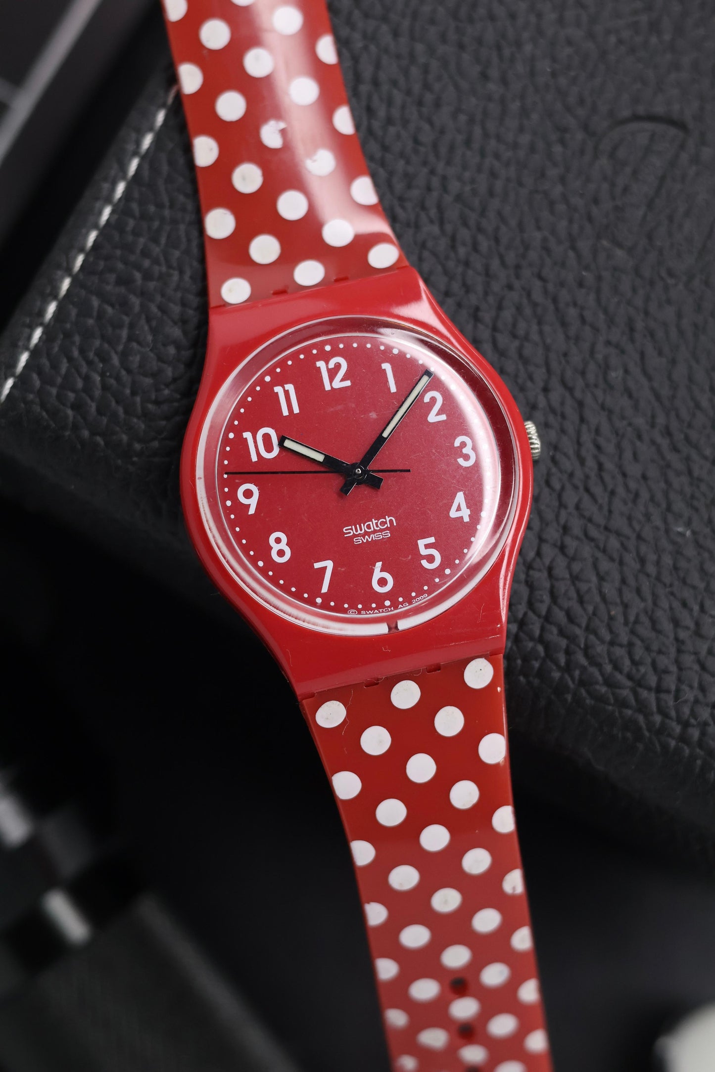(Super Rare) Swatch Red Dial - Swiss Vintage Watch (Pre Owned) - SE740