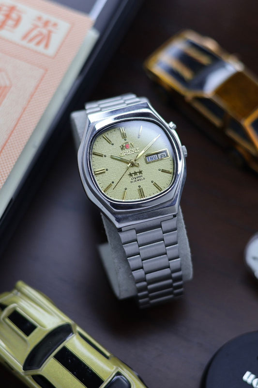 (Super Rare) Orient Tri-Star Crystal Champagne Micro Snakeskin Pattern TV Dial - Automatic Vintage Watch (Pre Owned) - SE487