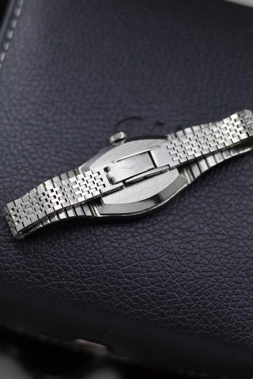 (Extremely Rare) LONGINES Ladies Silver Tonneau Dial - Swiss Vintage Watch (Pre Owned) - SE498