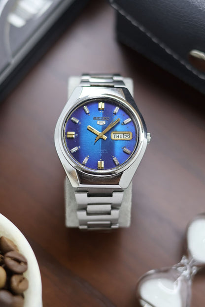 (Super Rare) 1977 Seiko 5 Blue Prism Dial - Automatic Vintage Watch (Pre Owned) - SE335