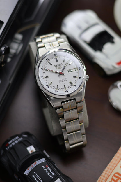 Seiko 5 SNK559 Railway Time White Dial with Glass Back - Automatic Vintage Watch (Pre Owned) - SE517