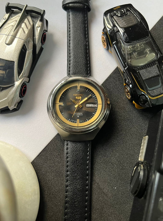 1976 Seiko 5 Helmet Case Black Dial (Pre Owned)