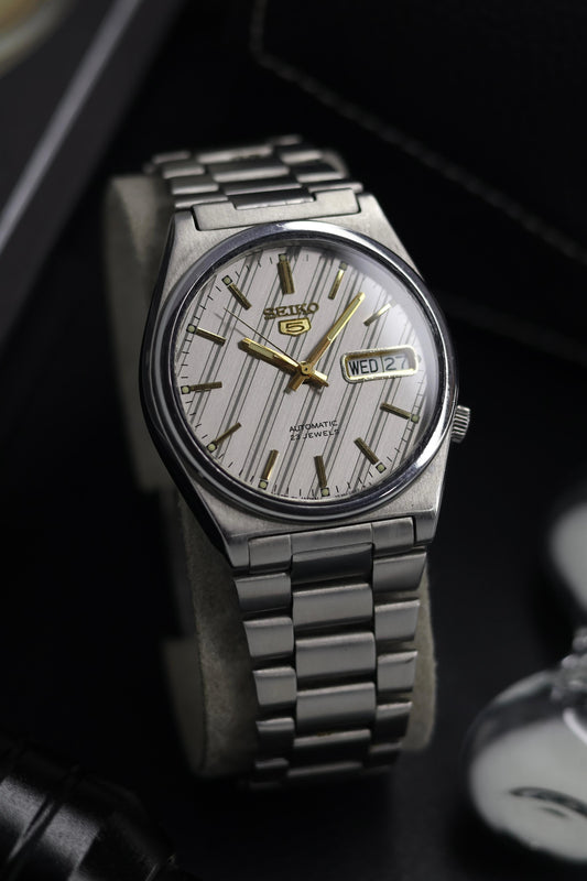 (Super Rare) 1998 Seiko 5 Silver Motif Dial - Automatic Vintage Watch (Pre Owned) - SE549