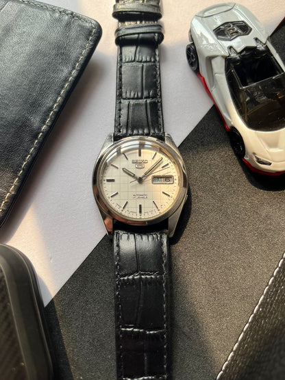 (Super Rare) 1979 Seiko 5 White Graph Dial (Pre Owned)