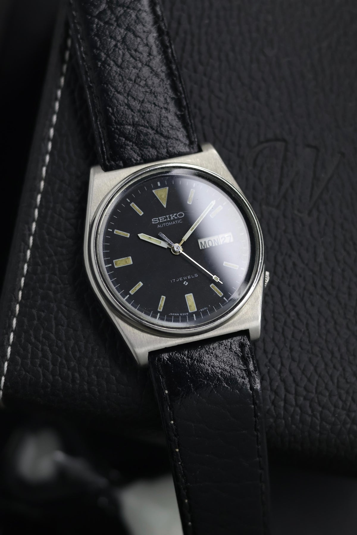 (Super Rare) 1979 Seiko 5 Black Field Dial - Automatic Vintage Watch (Pre Owned) - SE774