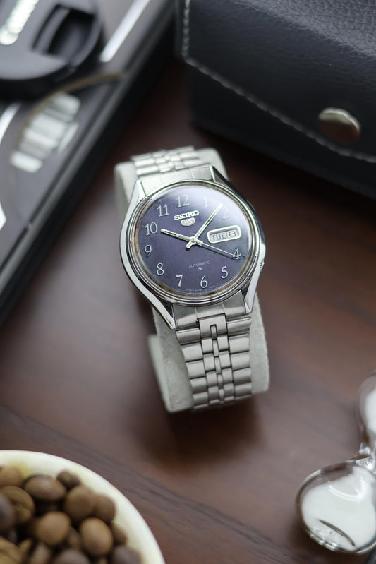 1981 Seiko 5 Navy Blue Dial- Automatic Vintage Watch (Pre Owned) - A268
