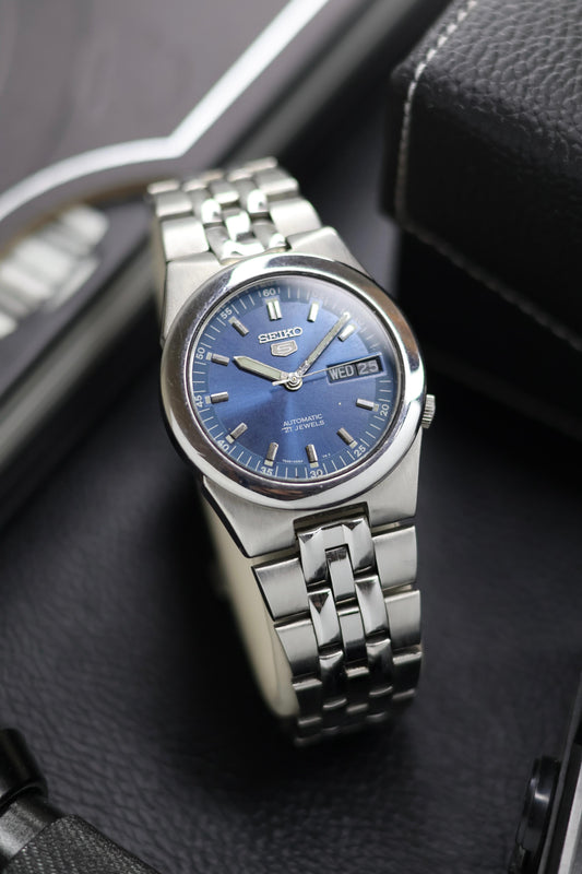 (Super Rare) Seiko 5 Blue Sunray Dial with Glass Back - Automatic Vintage Watch (Pre Owned) - SE570