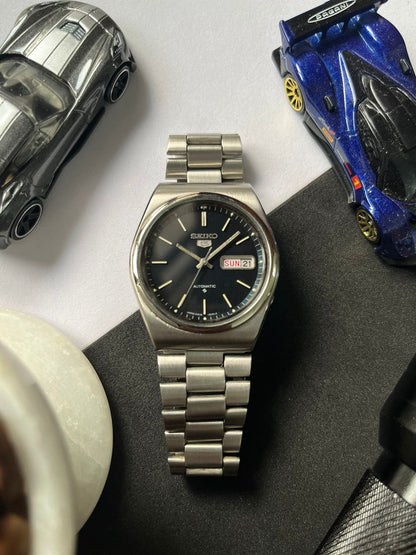 1978 Seiko 5 Navy Blue Lacquered Dial (Pre Owned)