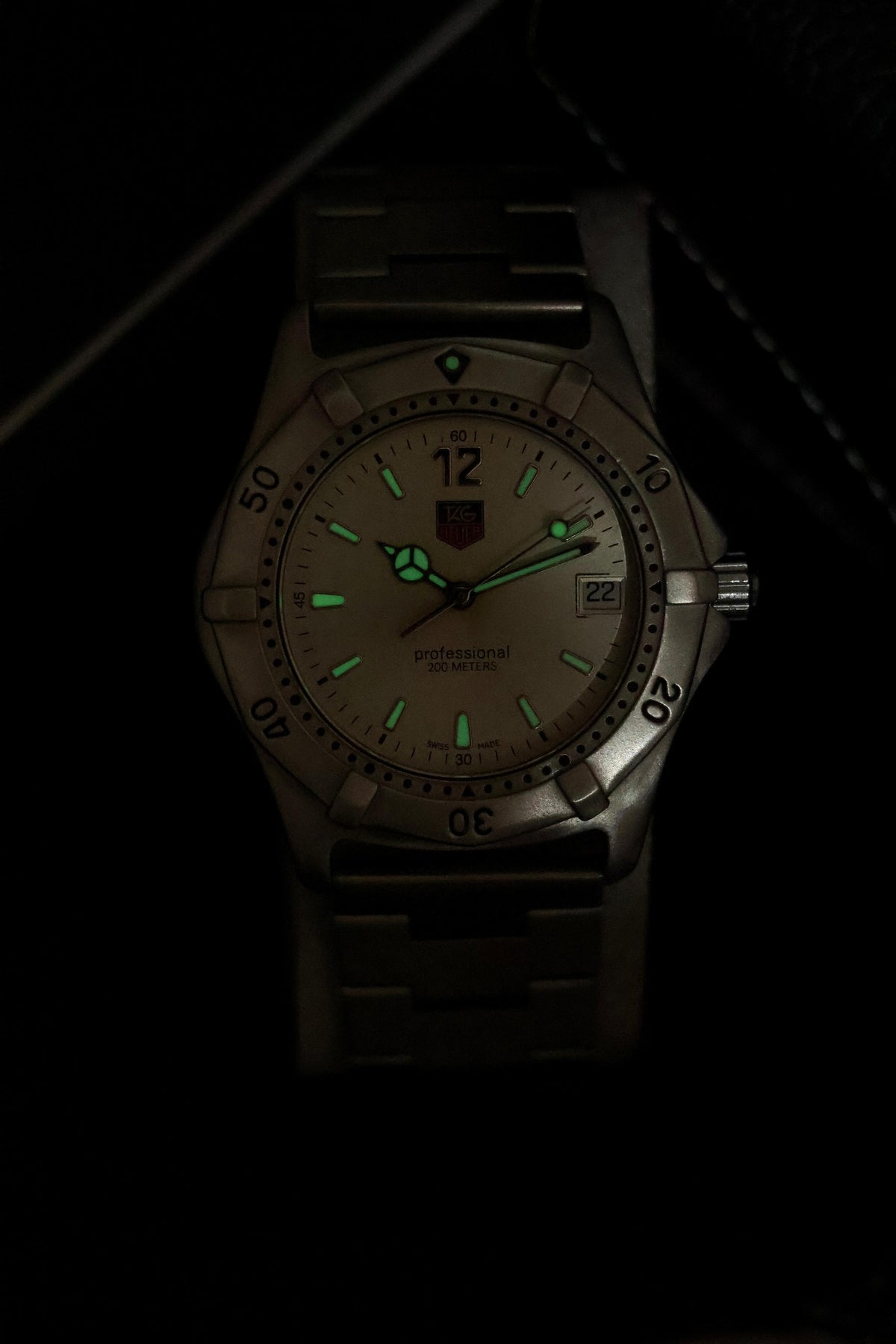 (Extremely Rare) TAG HEUER Professional 2000 Diver Silver Sunray with Mercedes Hands - Swiss Vintage Watch (Pre Owned) - SE801