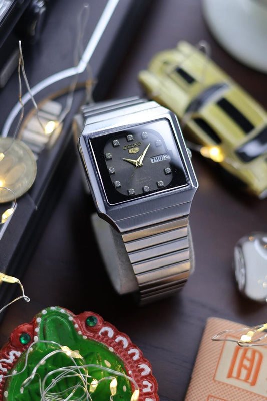 (Super Rare) 1983 Seiko 5 23 Jewels TV Dial - Automatic Vintage Watch (Pre Owned) - SE528