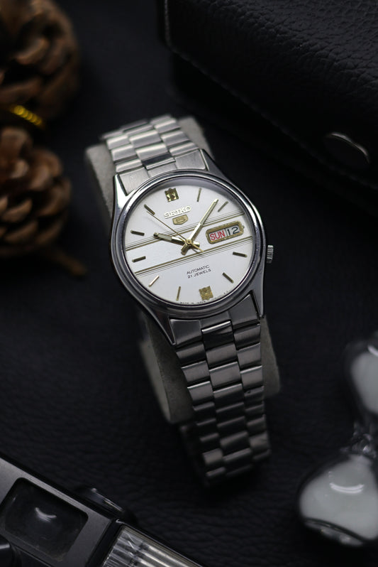 (Super Rare) 1997 Seiko 5 Silver Motif Dial - Automatic Vintage Watch (Pre Owned) - SE631