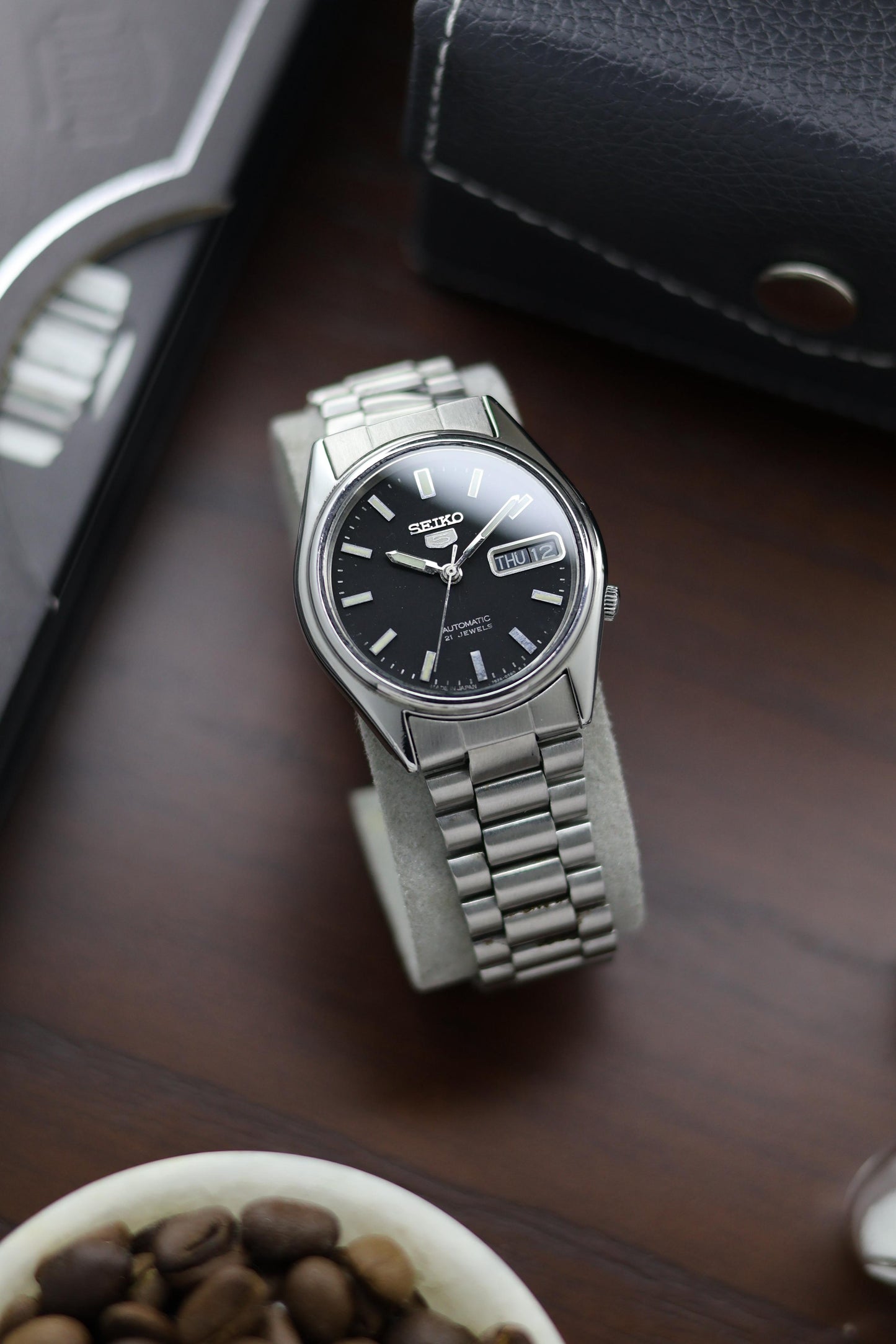 Seiko 5 Black Dial with Glass Back - Automatic Vintage Watch (Pre Owned) - A410