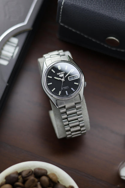 Seiko 5 Black Dial with Glass Back - Automatic Vintage Watch (Pre Owned) - A410