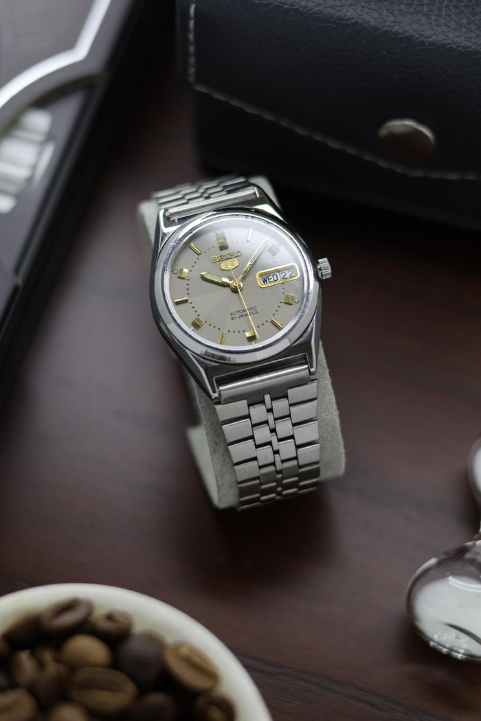 Seiko 5 Grey Motif Dial - Automatic Vintage Watch (Pre Owned) - A454