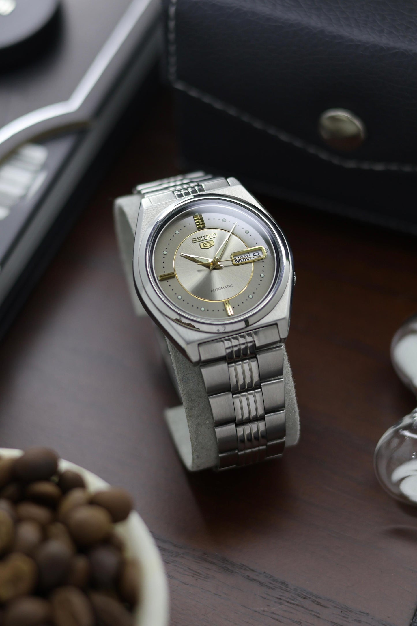 (Super Rare) Seiko 5 Silver Motif Dial with Glass Back - Automatic Vintage Watch (Pre Owned) - A266